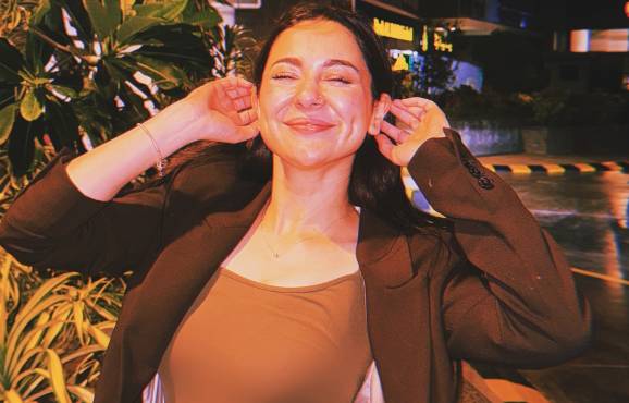 Caffeine and confidence: Hania Aamir glows in Dubai moments