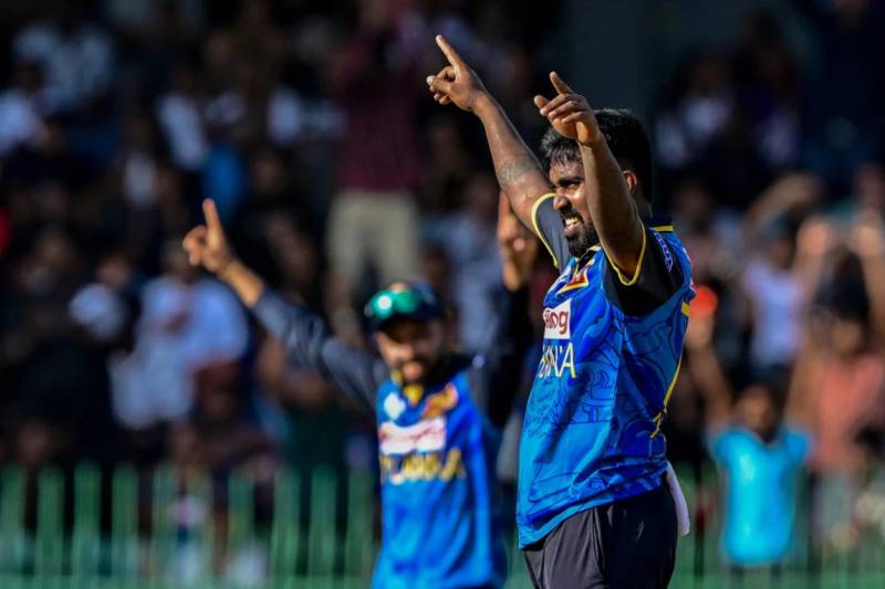 Fernando's 4-35 restricts Bangladesh to 248 in 2nd Sri Lanka ODI