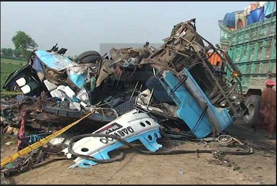 Six perish in bus-trawler collision in Muzaffargarh