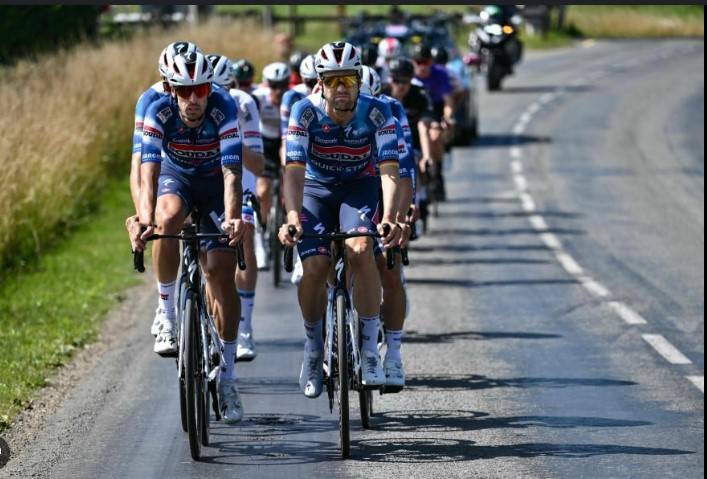 Rivals ready to rock as fans flood in for Tour de France opener