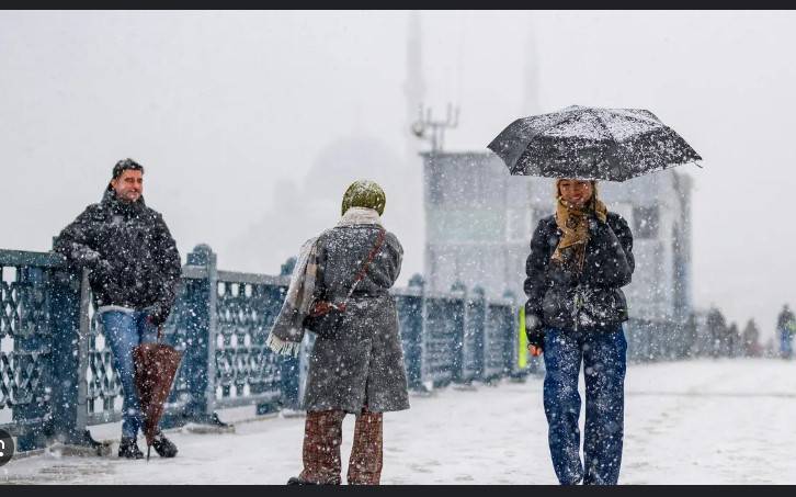Heavy snow hits Turkey's northeast as wildfires rage