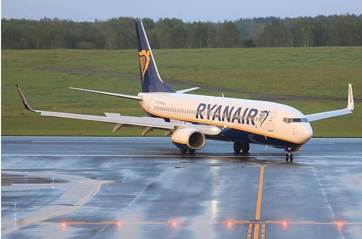 Passengers hurt in Ryanair false fire alarm