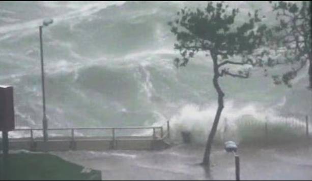 Thousands evacuate as Typhoon Danas lashes Taiwan