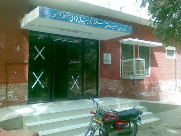 Doctors abandon contracted RHCs, leaving facilities locked and patients stranded