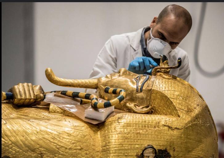 Egyptian conservators give King Tut's treasures new glow