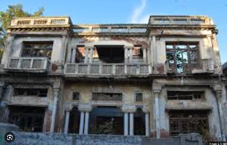 84 buildings in Lahore risk collapse as monsoon season has set in
