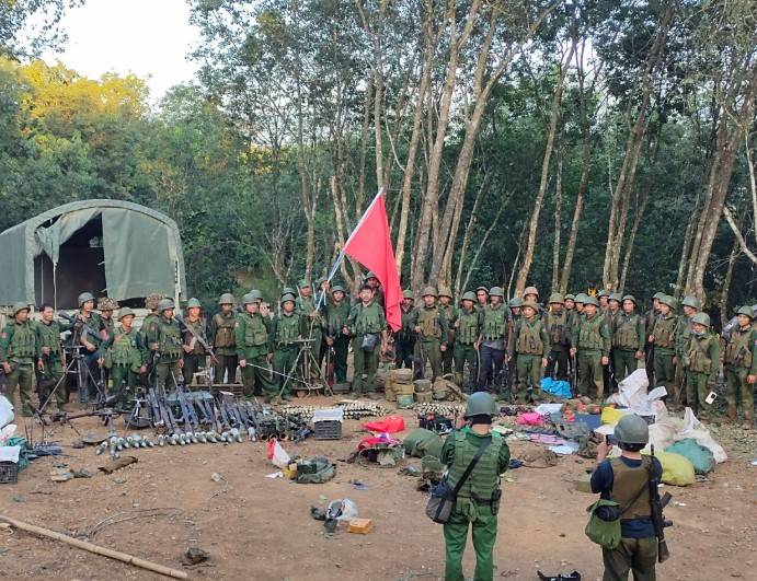 Myanmar clashes force thousands to flee to India