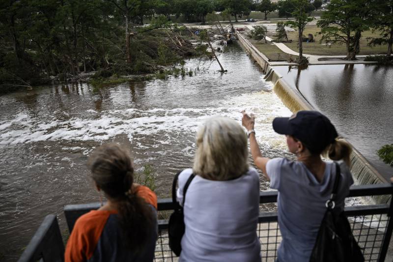 Desperate search for missing girls as 80 dead in Texas floods