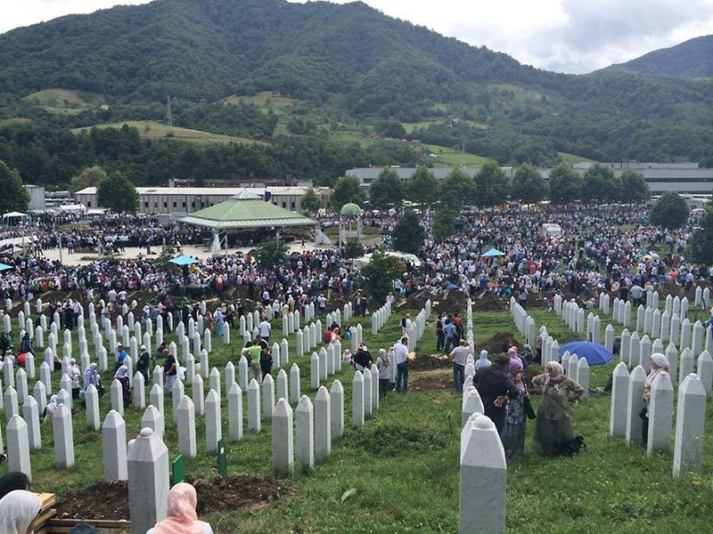 Thousands retrace footsteps of Srebrenica genocide survivors