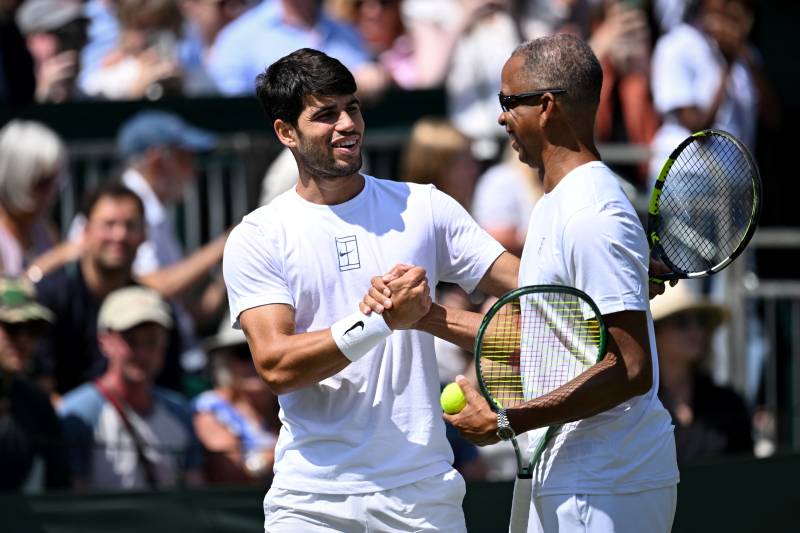 Alcaraz, Sabalenka take contrasting routes into Wimbledon semis
