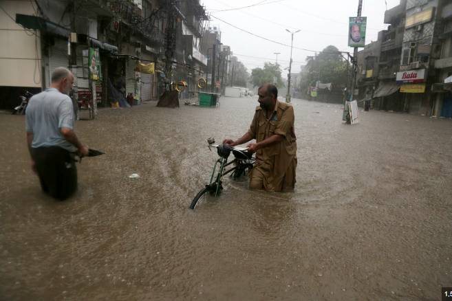 Torrential rain pounds Lahore as siblings die due to roof collapse in Sheikhupura
