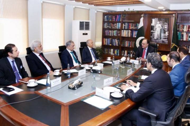 Aurangzeb reaffirms govt’s commitment to consultative policy framework