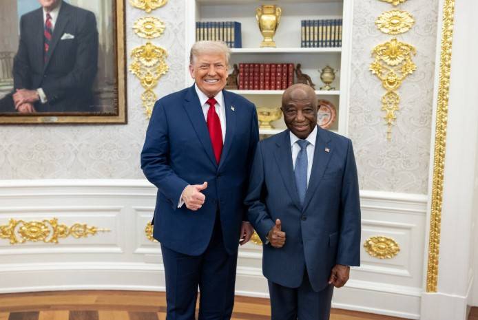 Trump praises Liberian leader on English - his native tongue