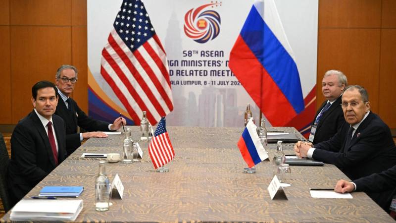 Russian, American top diplomats discuss 'new idea' on Ukraine