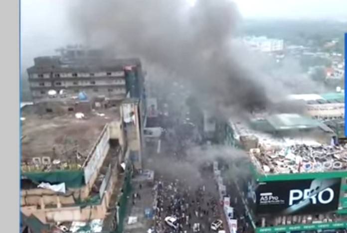 Fire breaks out in Lahore’s Hafeez Centre