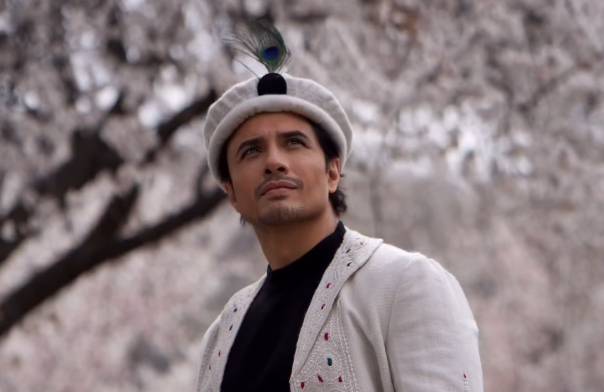 ‘Balo Batiyaan’: Ali Zafar shares Punjabi vibes from UK countryside