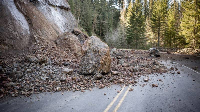 NDMA warns of heavy rains, land sliding in northern areas, Kashmir 