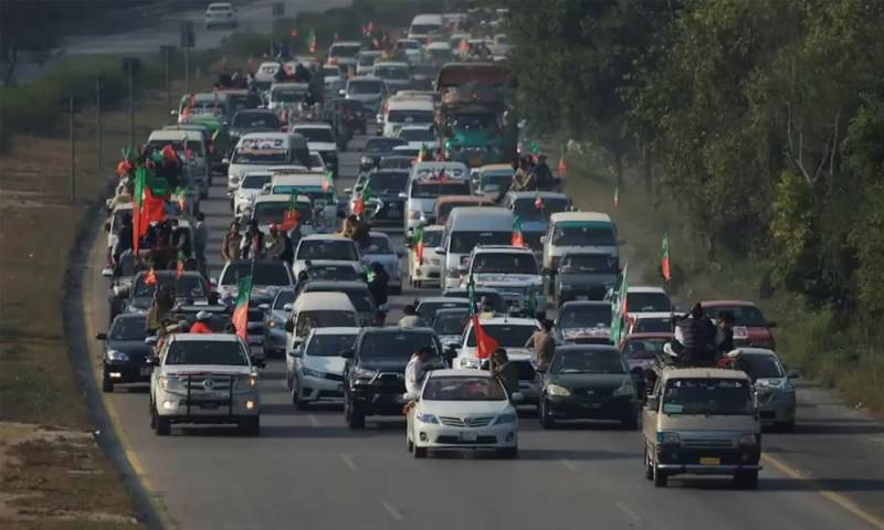 PTI convoy reaches Lahore, plans major protest movement