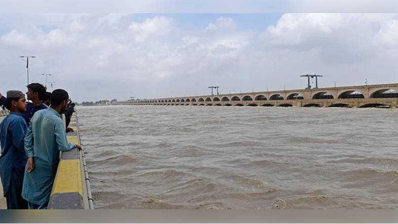River Indus in medium flood at Chashma following heavy rains 