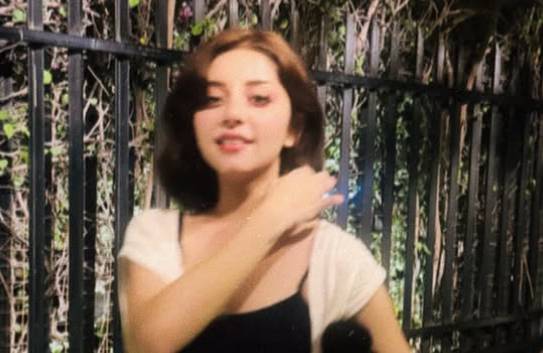 ‘When life gives you mangoes’: Alizeh Shah embraces seasonal mood