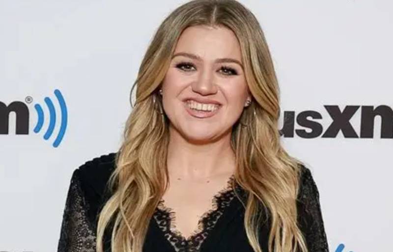 Kelly Clarkson launches Las Vegas residency after cancellations spark fan outrage