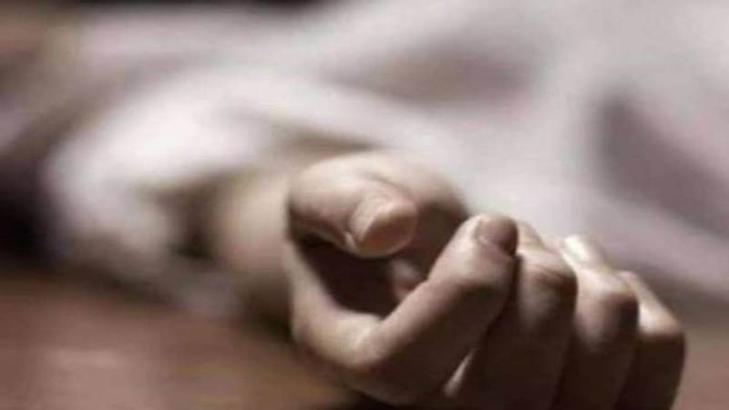 Man slits own throat after killing wife in Khairpur