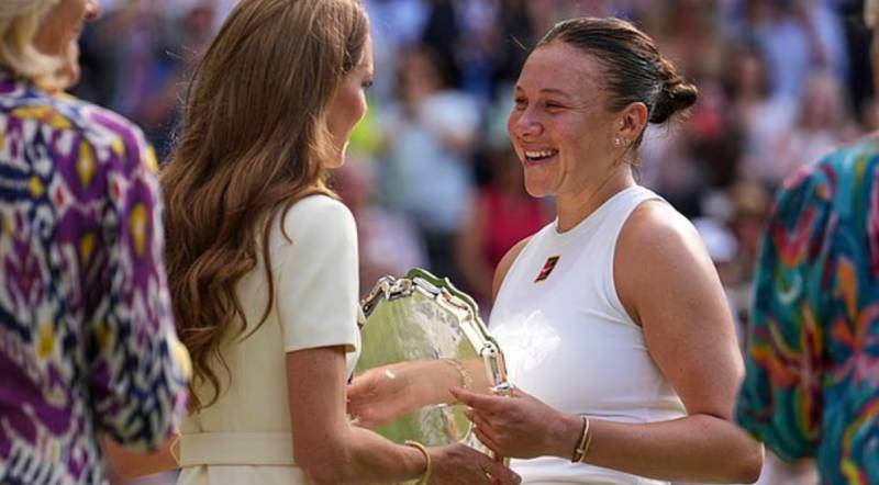 Princess of Wales receives emotional ovation on returnto Wimbledon