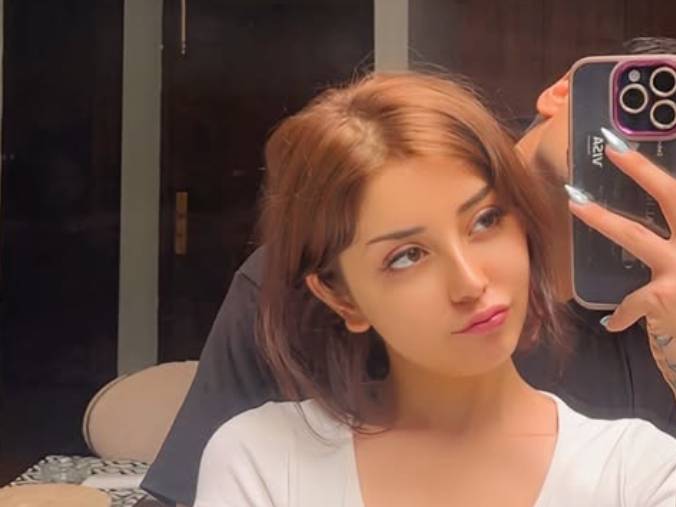 Alizeh Shah teases fans with cryptic mirror selfie featuring mystery man