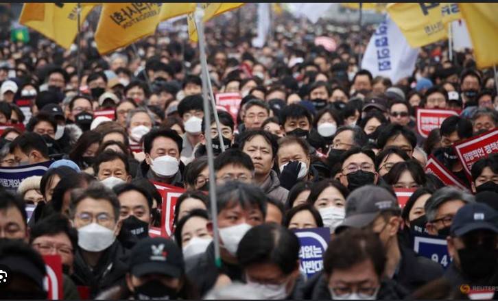 South Korea medical students end 17-month class boycott