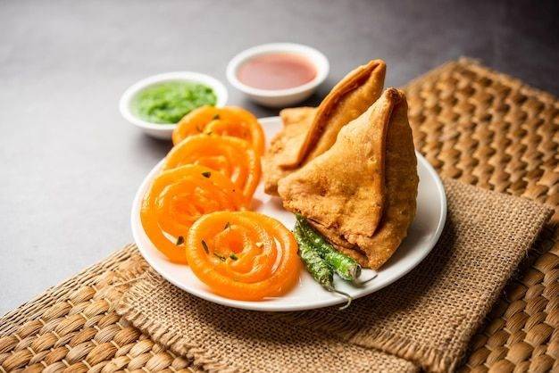 Samosas, Jalebis and Laddoos to carry health warnings like cigarette packs