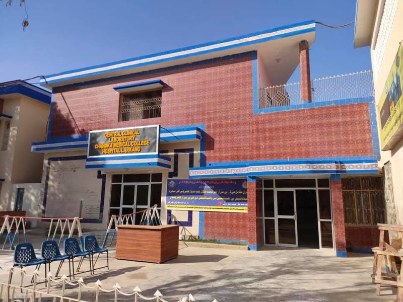 Naked excise officer storms Larkana Hospital's emergency ward