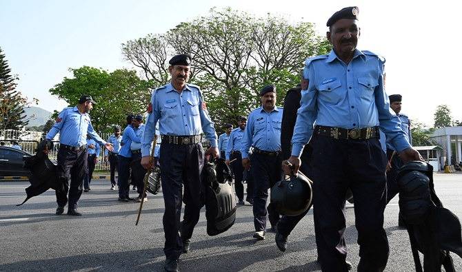 Two Islamabad police officers suspended over social media policy violation
