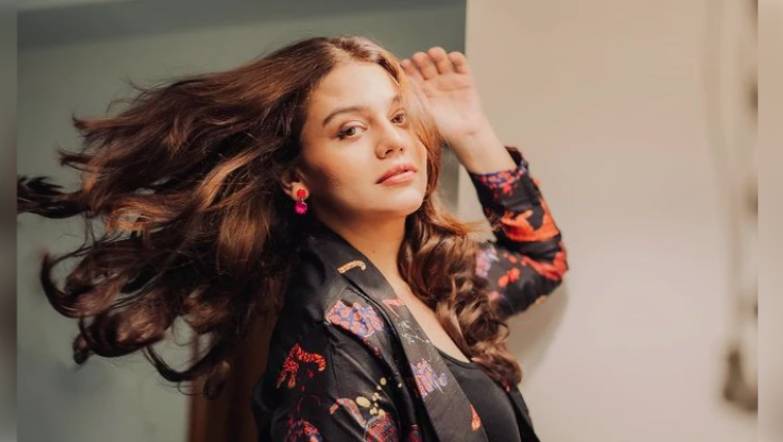 Zara Noor Abbas stuns in a Co-Ord suit, captivating fans with effortless charm