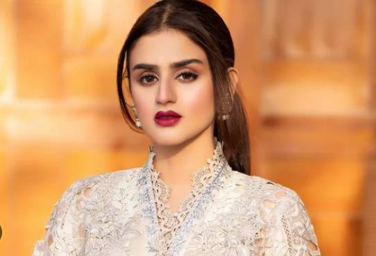 Hira Mani offers comforting message to women about miscarriage 