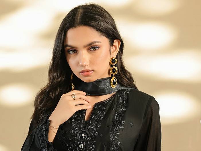 'It hurts when people comment on my age,' Aina Asif on criticism 