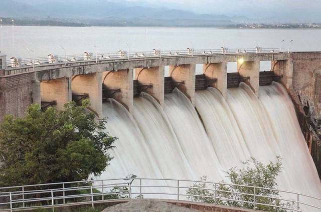 Rawal Dam rises to 'dangerous level'