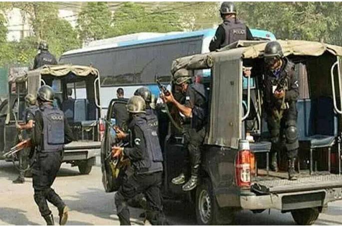 Five dacoits of kacha gang in Muzaffargarh surrender