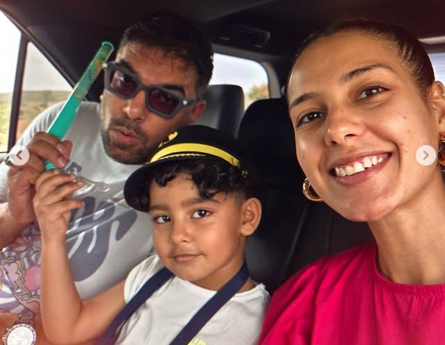 Iqra Aziz and family's sweet moments from beach day