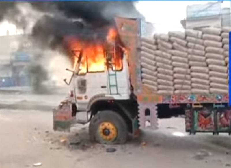 Truck crushes motorcyclist to death in Karachi