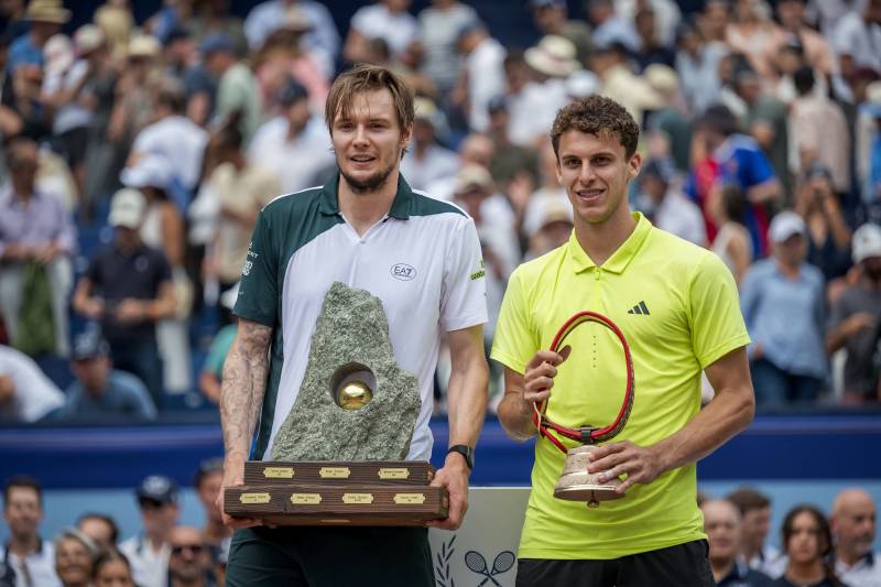 Bublik wins first clay title in Gstaad