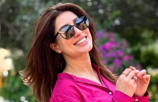 Mehwish Hayat shares fans’ reaction to Dayan