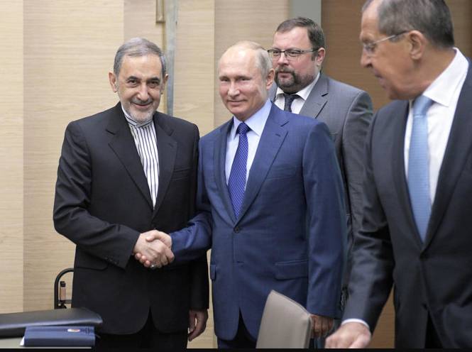 Putin meets Khamenei's top adviser Larijani for nuclear talks