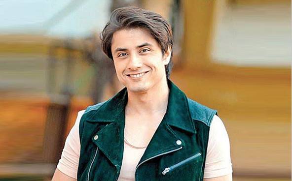 Ali Zafar’s hilarious flight announcement at Karachi airport