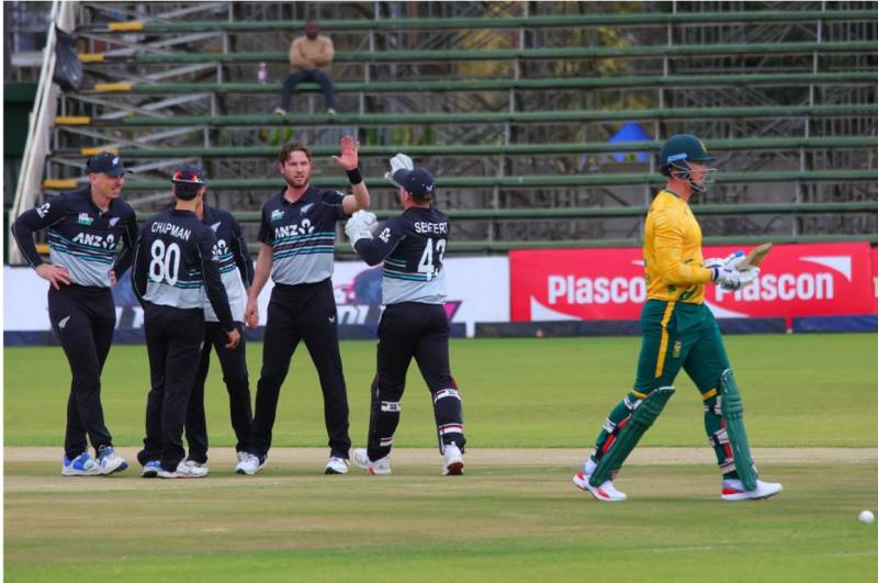 New Zealand bowlers set up easy win over South Africa