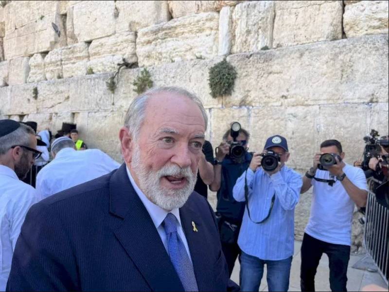 Top Palestinian official meets US ambassador to Israel in Ramallah