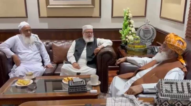 JI’s Liaquat Baloch calls on JUI-F chief Fazlur Rehman to discuss political situation