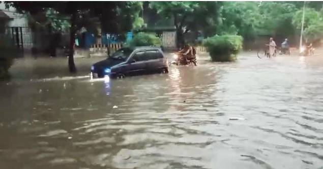 Heavy rain pounds Lahore, other Punjab cities