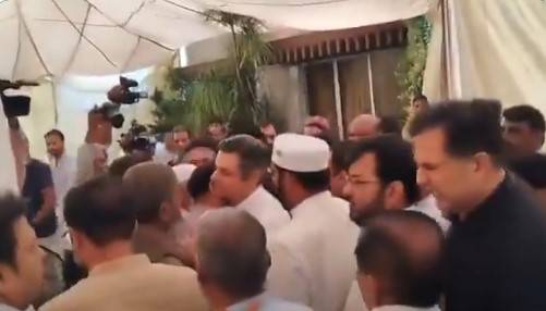 PTI leader Hammad Azhar reaches home, attends father’s funeral