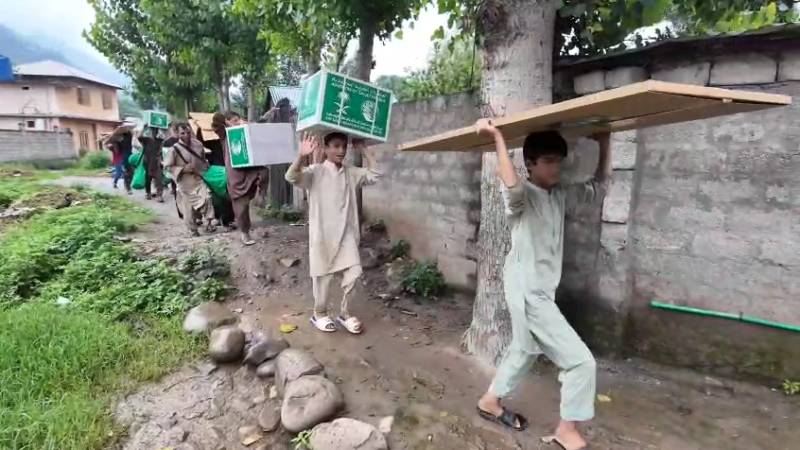 KSrelief distributes 4,000 shelter kits among displaced families in AJK 