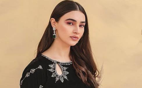 Saheefa Jabbar calls out heavy jewelry and expensive clothes in Pakistani drama serials